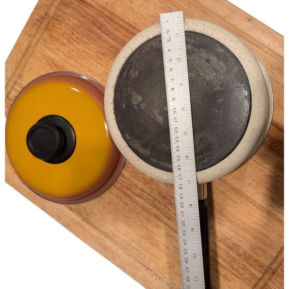 Vintage Strawberry Fields 2 Quart Enamel Cooking Pot with lid - Picture 14 of 16